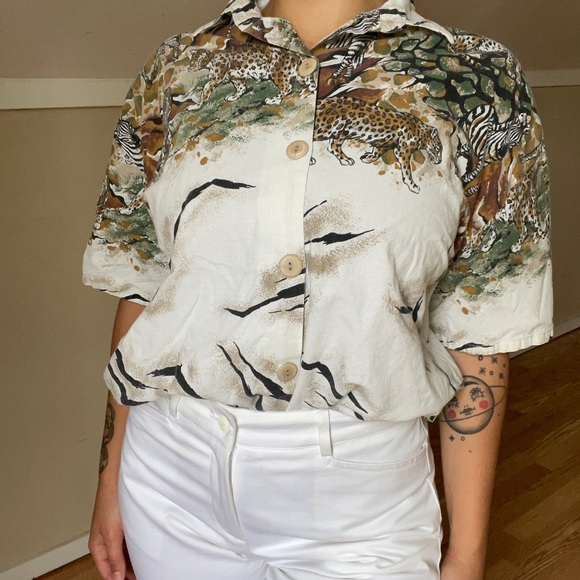 ✨ vintage animal, print button up ✨ - Picture 4 of 5